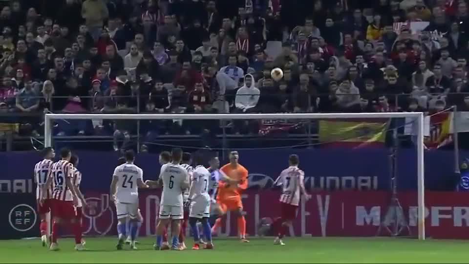 斯图里奇：蓝军阵容太年轻了，他们需要有“老大哥”稳住局面