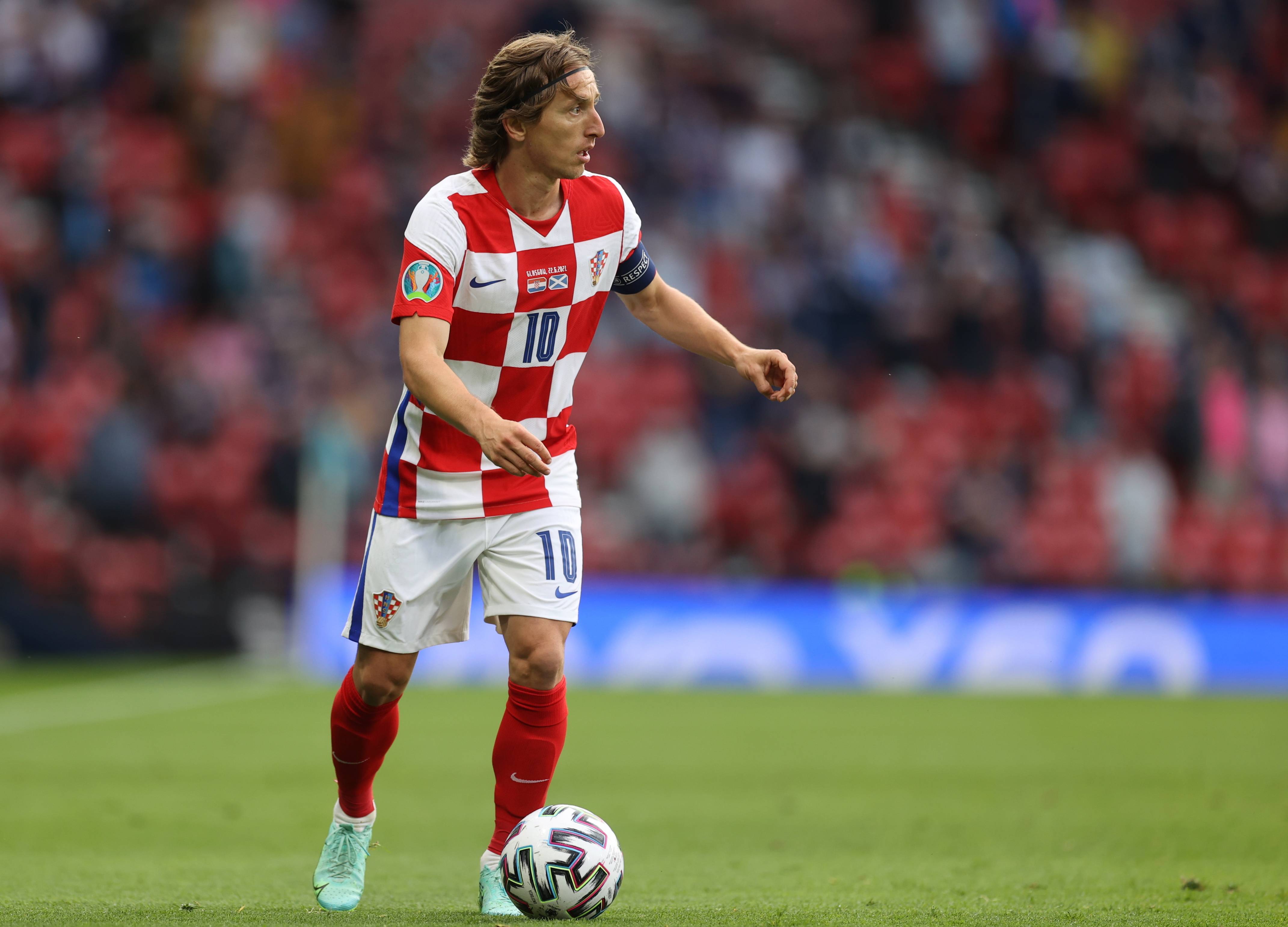 太阳报：比苏马被拍到再次吸食笑气，热刺正在进行调查